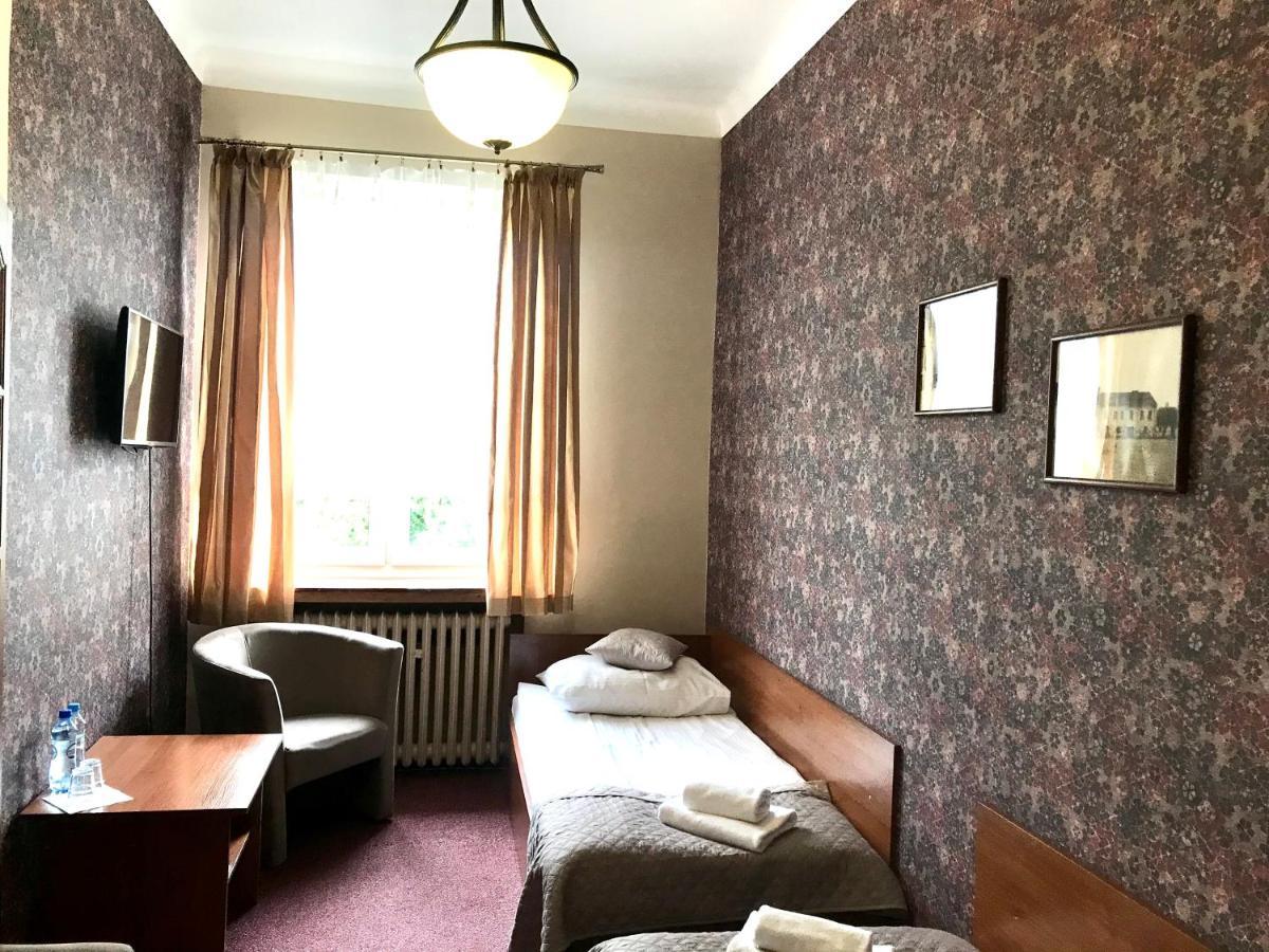 Łowicz Hotelik Polonia מראה חיצוני תמונה